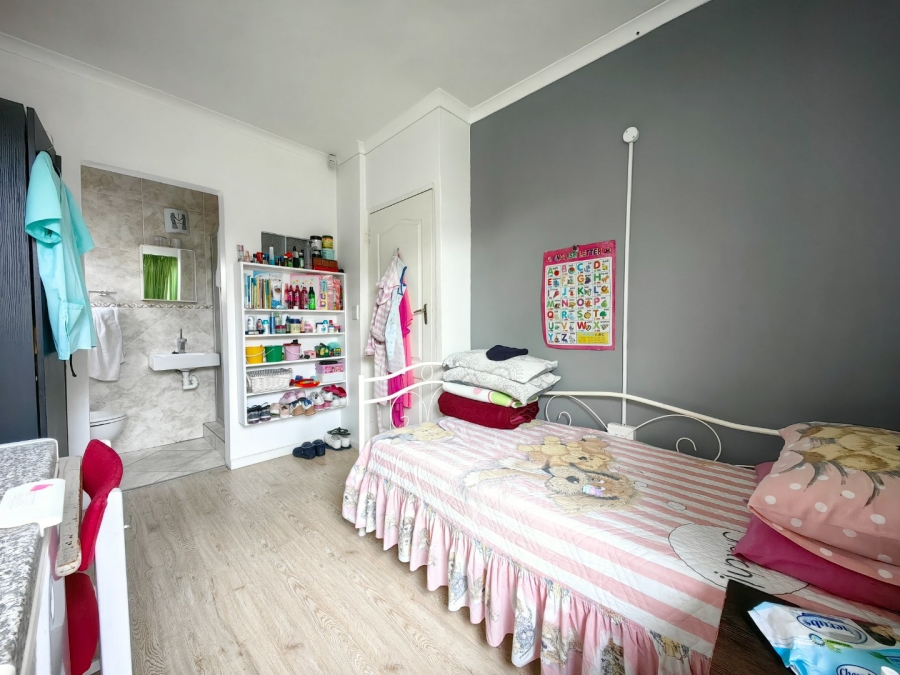 To Let 2 Bedroom Property for Rent in Lavender Hill Western Cape